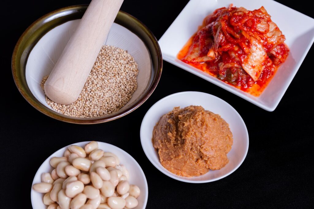 ごまや味噌などの調味料の写真